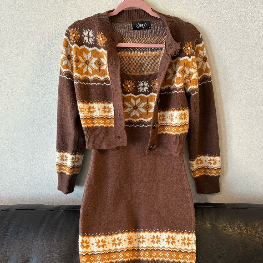 GEOMETRIC PRINT STRIPED CARDIGAN & DRESS (SET)